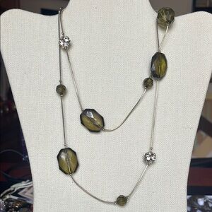 Trendy Elegant Green and Silver Necklace with Timeless Charming beads